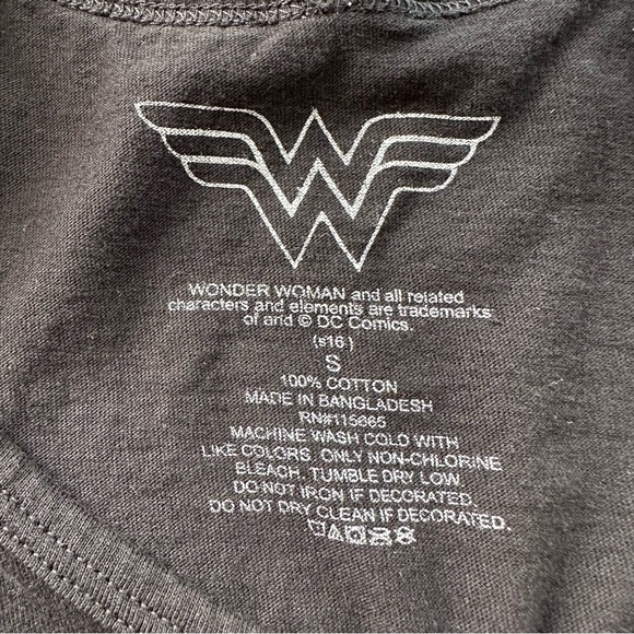 DC Comics Wonder Woman Sun Burst Tank Top Black Size Small - Picture 6 of 7